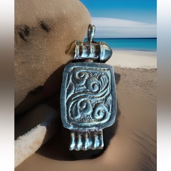 vintage and hand carved traditional ethnic Tibetan pendant with lapis stone 14gr - Picture 7 of 11